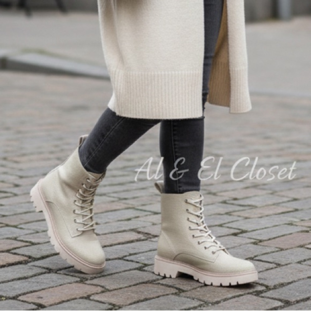 Dolce Vita Piker Ivory Perforated Stella Combat Boots Size 6.5 New With Box